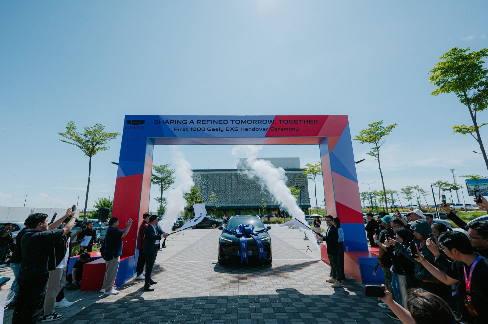 Geely Indonesia Serahkan 1000 Unit EX5 ke Konsumen, Komitmen Perkuat Gerakan Geely GO!