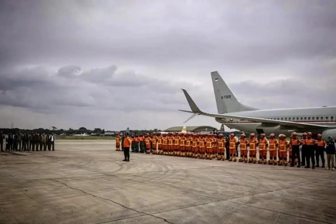 Portal Berita Indonesia dan Dunia Terkini Hari Ini, Update Harian Terbaru, Terlengkap, Tajam, Aktual dan Berimbang. Demi Misi Kemanusiaan, Prajurit Yonif 318 Divif 1 Kostrad Terbang ke Myanmar Tepat di Hari Raya Idul Fitri - Teropongrakyat.co