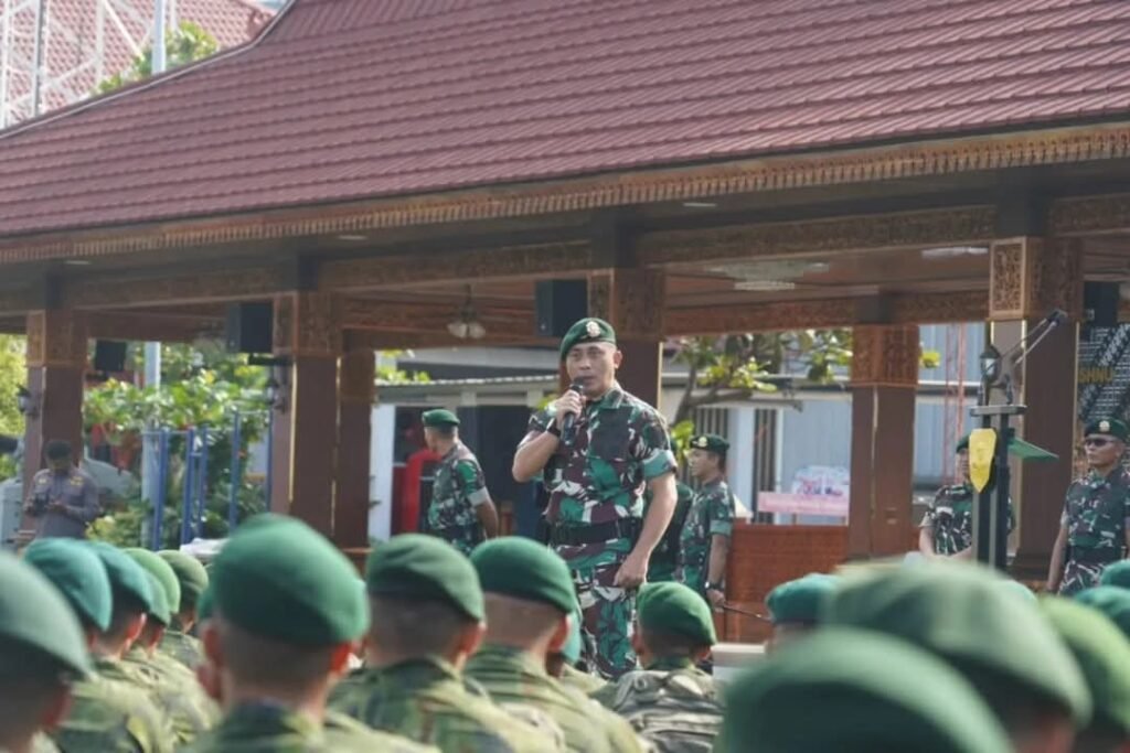Pimpin Upacara Purna Tugas Satgas Yonif 323 Kostrad, Brigjen TNI Vivin Alivianto: Apresiasi Pengabdian di Perbatasan Papua - Teropong Rakyat
