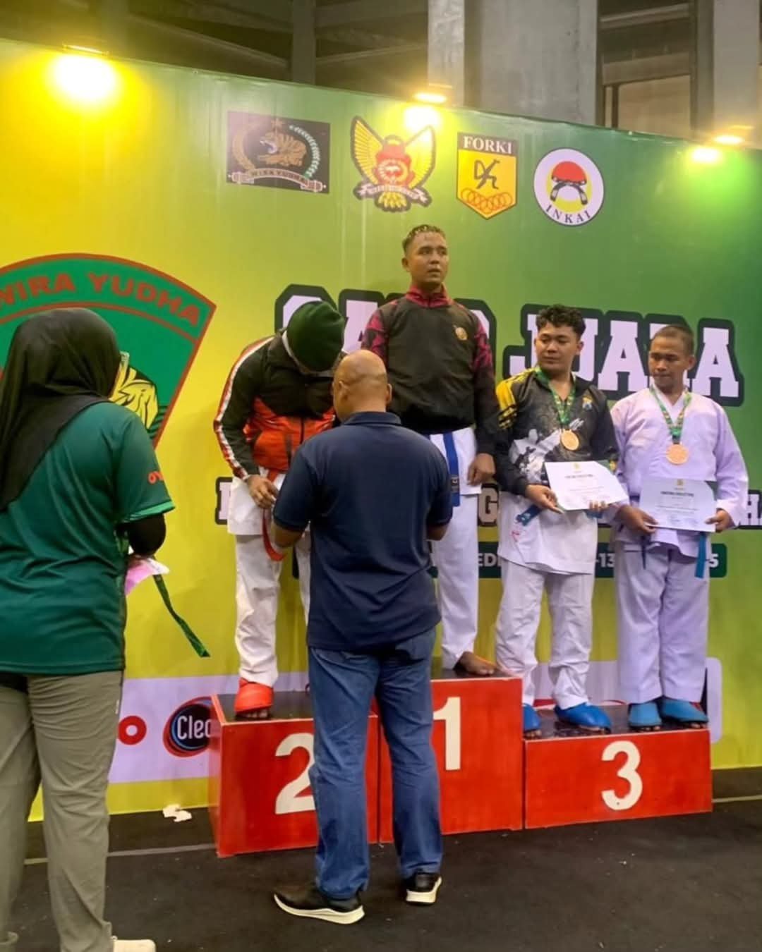 Portal Berita Indonesia dan Dunia Terkini Hari Ini, Update Harian Terbaru, Terlengkap, Tajam, Aktual dan Berimbang. Jawara Karate Yonarmed 13 Nanggala Menjadi yang Terbaik di Kejurnas Danbrigif 16 Cup 202 - Teropongrakyat.co