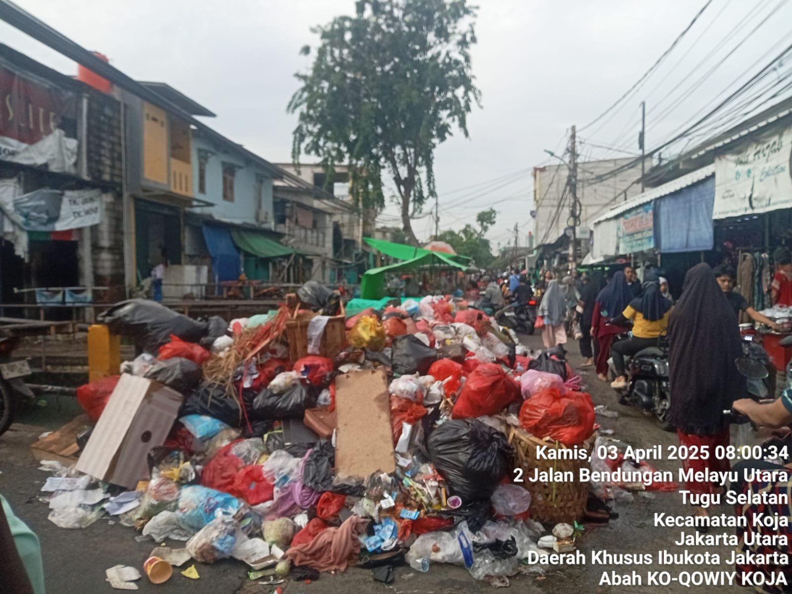 Pembiaran Sampah di Pasar Kaget Bendlay, Warga Keluhkan Bau Menyengat dan Ancaman Banjir - Teropongrakyat.co