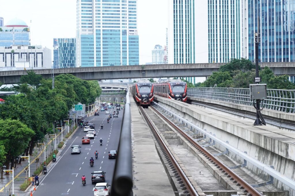 Portal Berita Indonesia dan Dunia Terkini Hari Ini, Update Harian Terbaru, Terlengkap, Tajam, Aktual dan Berimbang. LRT Jabodebek Layani Lebih dari 2 Juta Pengguna Selama Maret - Teropong Rakyat