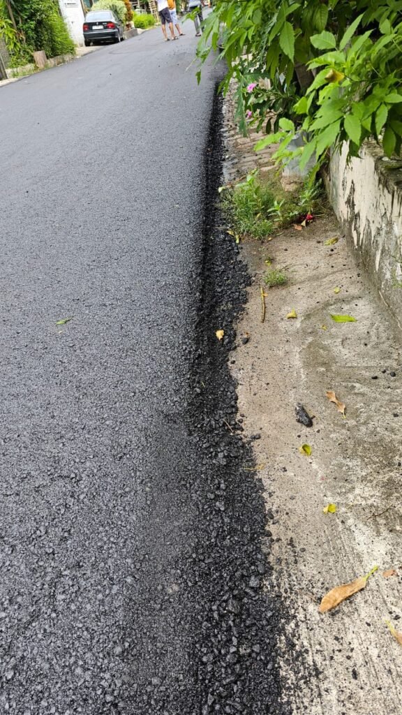 Portal Berita Indonesia dan Dunia Terkini Hari Ini, Update Harian Terbaru, Terlengkap, Tajam, Aktual dan Berimbang. Proyek “Roro Jonggrang” di Jalan Samudra, Koja: Jalan Bagus Diubah Jadi Aspal Murahan dalam Semalam - Teropongrakyat.co