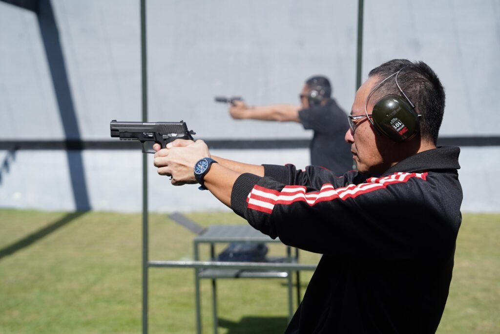Portal Berita Indonesia dan Dunia Terkini Hari Ini, Update Harian Terbaru, Terlengkap, Tajam, Aktual dan Berimbang. Pangdam IX/udayana menembak di lapangan tembak Praja Rakcaka Shooting Range - Teropong Rakyat