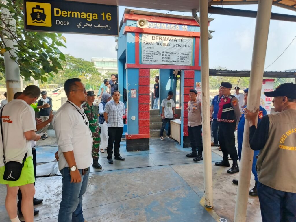 Portal Berita Indonesia dan Dunia Terkini Hari Ini, Update Harian Terbaru, Terlengkap, Tajam, Aktual dan Berimbang. Polres Kepulauan Seribu Amankan Keberangkatan Wisatawan di Dermaga Marina Ancol - Teropong Rakyat