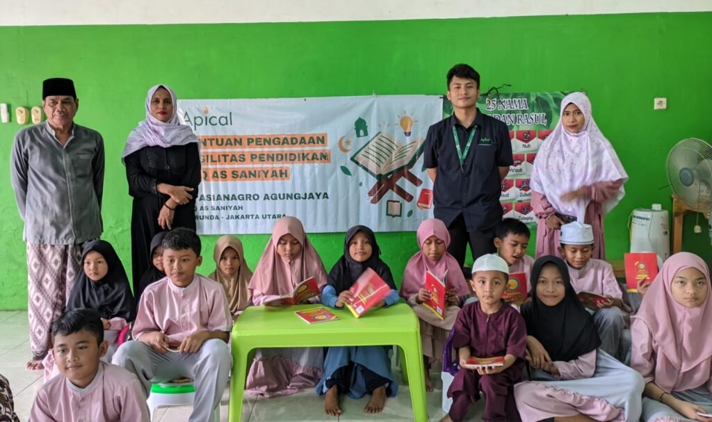 Apical Salurkan Bantuan Fasilitas Sarana Belajar untuk TPQ As Saniyah Kampung Pitung Marunda Pulo - Teropong Rakyat