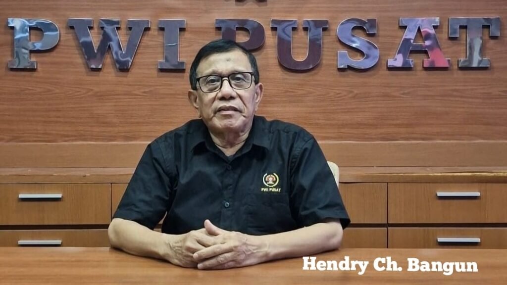 Portal Berita Indonesia dan Dunia Terkini Hari Ini, Update Harian Terbaru, Terlengkap, Tajam, Aktual dan Berimbang. Ketum PWI Pusat Hendry Ch Bangun: Biarkan Polisi Bekerja, Jangan Giring Opini - Teropong Rakyat