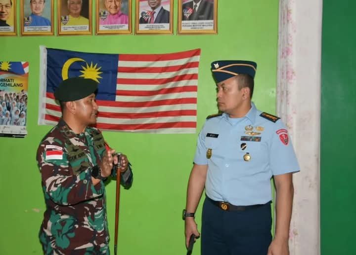 Wadan Sesko TNI dan Pasis Tinjau Pos Aji Kuning Satgas Yonarmed 11 Kostrad - Teropong Rakyat