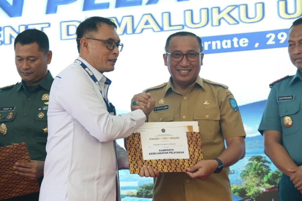 Portal Berita Indonesia dan Dunia Terkini Hari Ini, Update Harian Terbaru, Terlengkap, Tajam, Aktual dan Berimbang. Kemenhub Gelar Kampanye Keselamatan Pelayaran di Ternate - Teropong Rakyat