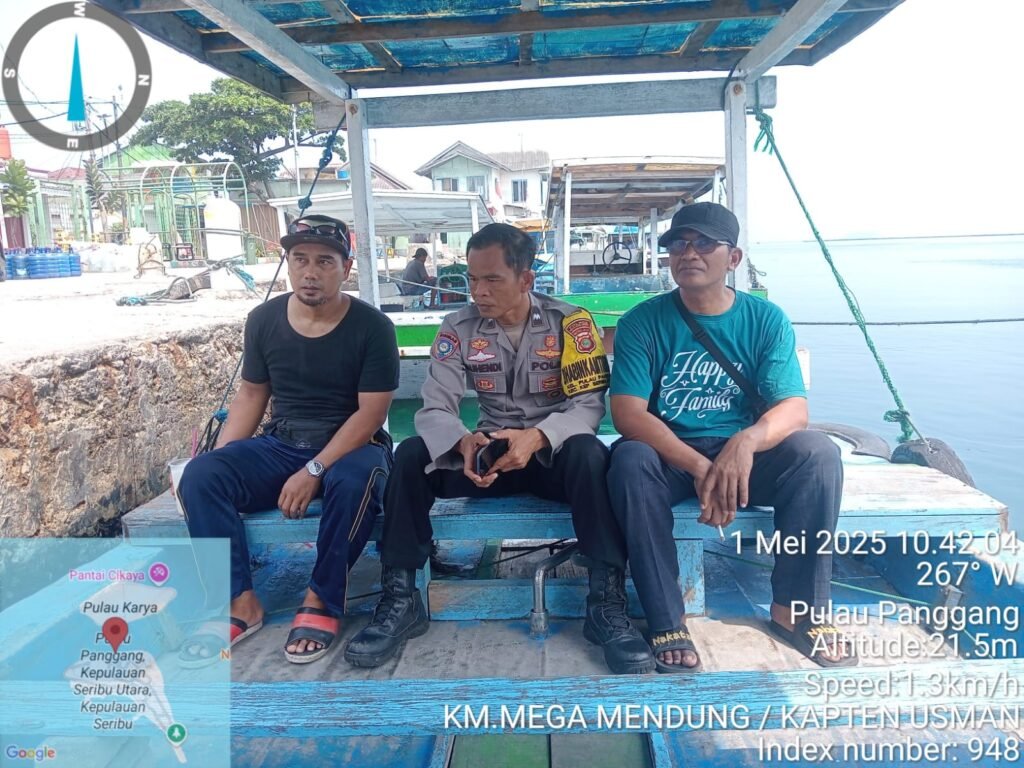Portal Berita Indonesia dan Dunia Terkini Hari Ini, Update Harian Terbaru, Terlengkap, Tajam, Aktual dan Berimbang. Aipda Suhendi Sambangi Tokoh Masyarakat Bahas Keamanan Wilayah - Teropong Rakyat