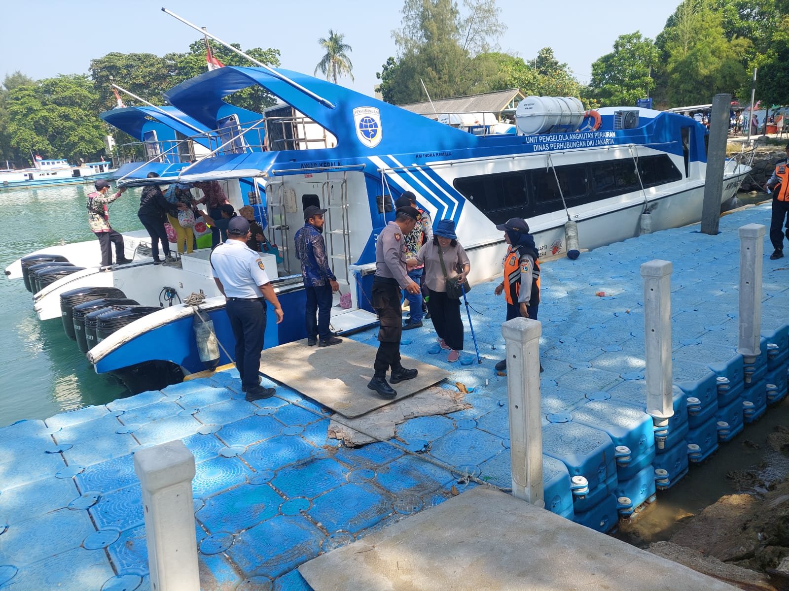 Kapolsek Kepulauan Seribu Selatan Pimpin Pengamanan Humanis dan Cegah Masuknya Barang Terlarang