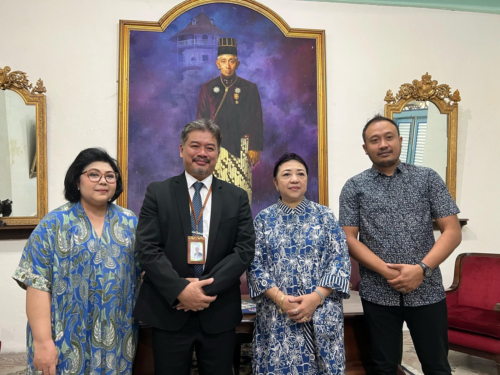 Portal Berita Indonesia dan Dunia Terkini Hari Ini, Update Harian Terbaru, Terlengkap, Tajam, Aktual dan Berimbang. Pakubuwono XII Resmi Diusulkan Jadi Pahlawan Nasional, Ini Peran Penting Raja Keraton Surakarta dalam Kemerdekaan Indonesia - Teropongrakyat.co