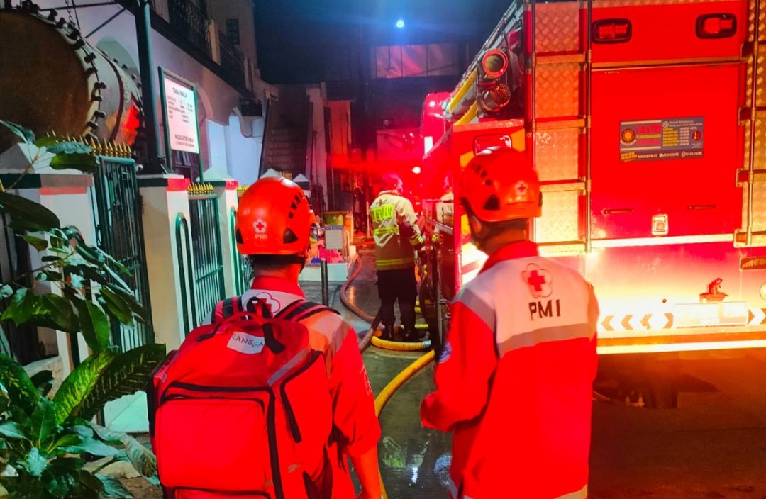 Ledakan Gas Diduga Sebabkan Kebakaran Maut di Pademangan, PMI Berbagi Bantuan - Teropongrakyat.co