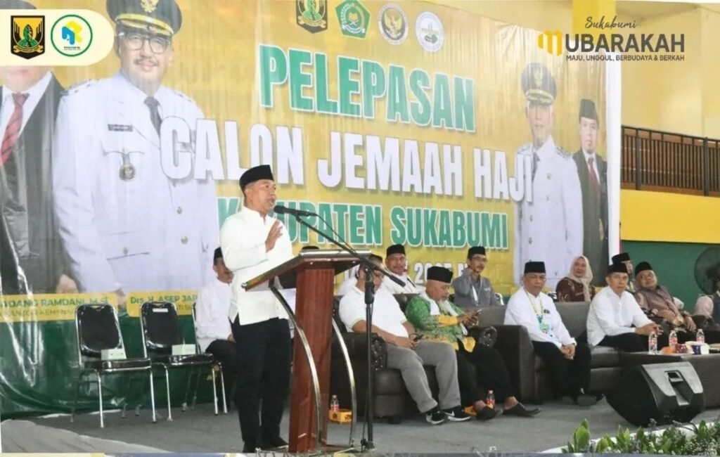 Portal Berita Indonesia dan Dunia Terkini Hari Ini, Update Harian Terbaru, Terlengkap, Tajam, Aktual dan Berimbang. Wabup Sukabumi Bersama Kepala Kemenag Serta Ketua PPIHD Kabupaten Sukabumi Lepas 442 Calon Jemaah Haji Kloter 18 - Teropong Rakyat