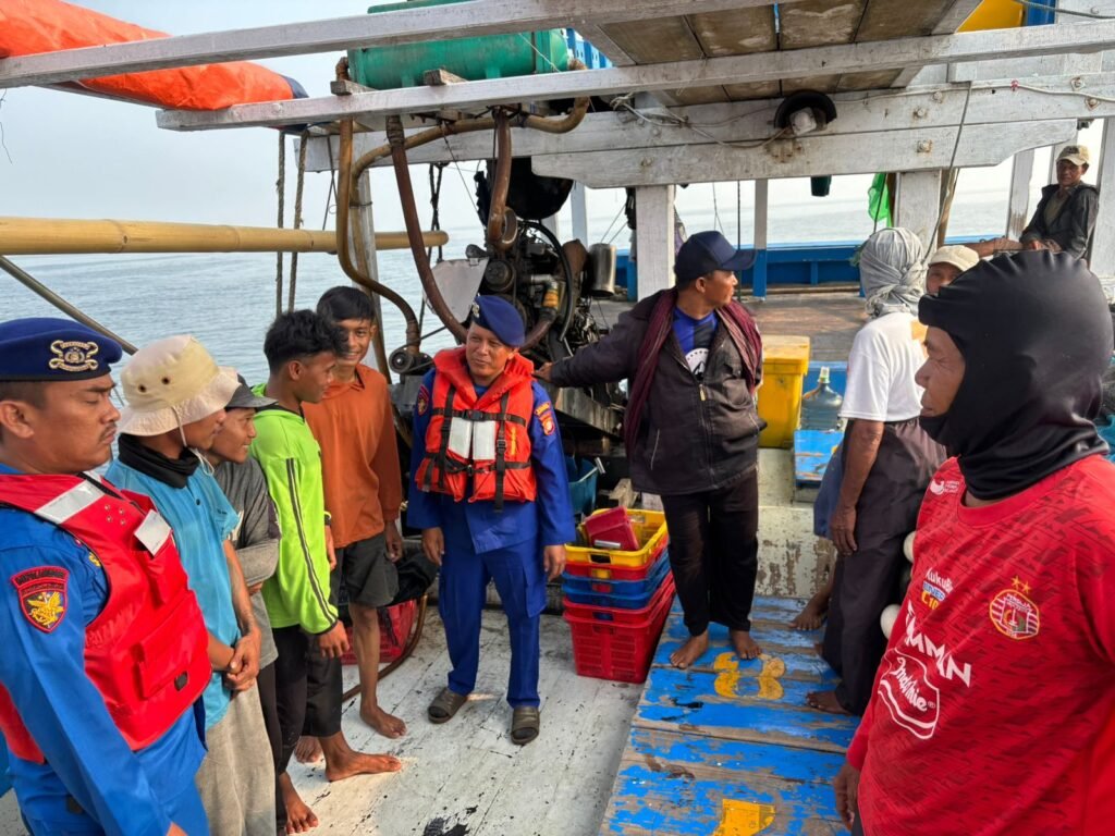 Portal Berita Indonesia dan Dunia Terkini Hari Ini, Update Harian Terbaru, Terlengkap, Tajam, Aktual dan Berimbang. Satpolairud Polres Kepulauan Seribu Patroli Laut, Antisipasi Premanisme dan Perompakan - Teropong Rakyat