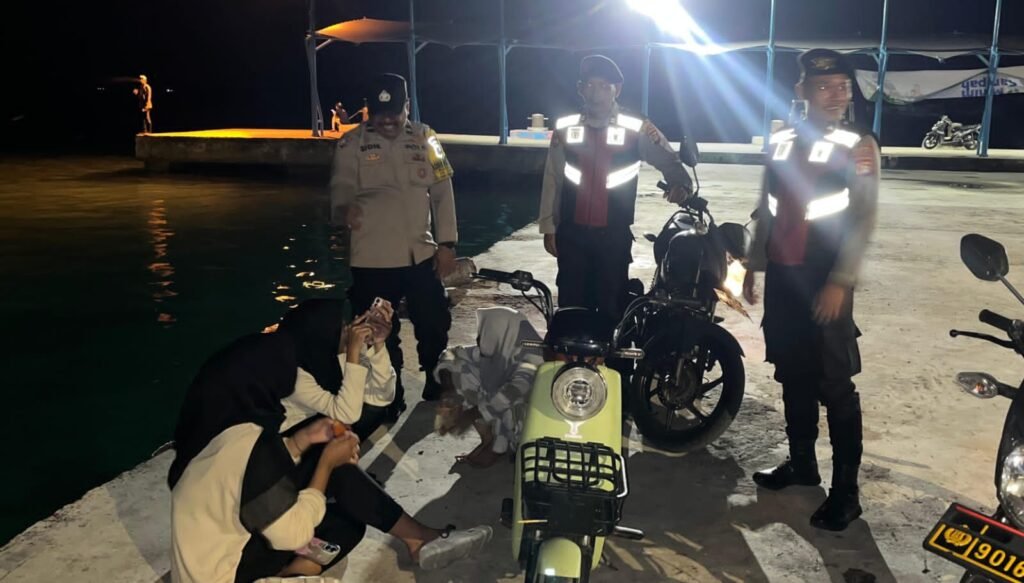 Portal Berita Indonesia dan Dunia Terkini Hari Ini, Update Harian Terbaru, Terlengkap, Tajam, Aktual dan Berimbang. Penyuluhan Bhabinkamtibmas Pulau Harapan Polsek Kepulauan Seribu Utara Cegah Aksi Premanisme - Teropong Rakyat