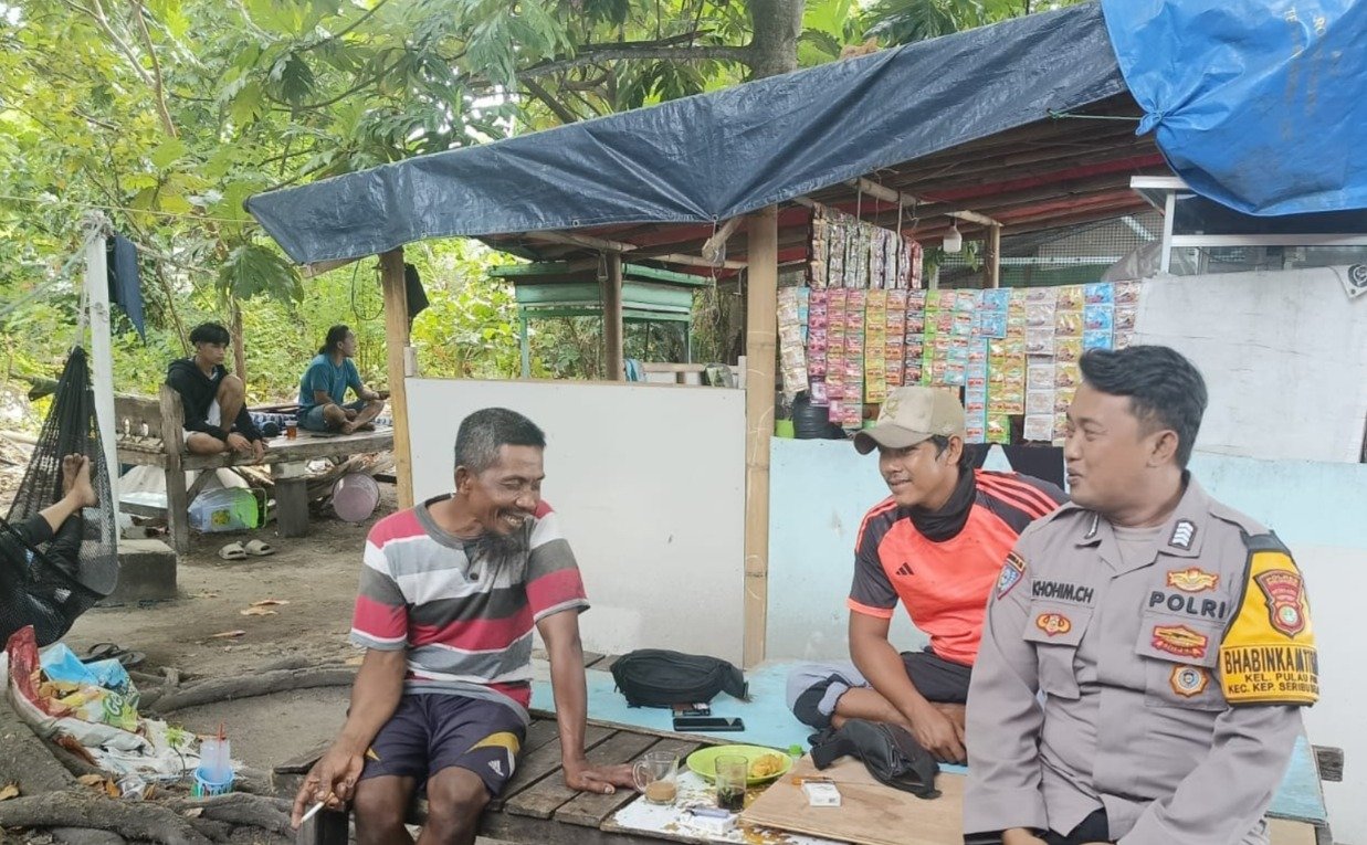Bripka Khohim Chovivi Sambangi Tokoh Masyarakat Pulau Pari, Perkuat Sinergi Jaga Keamanan