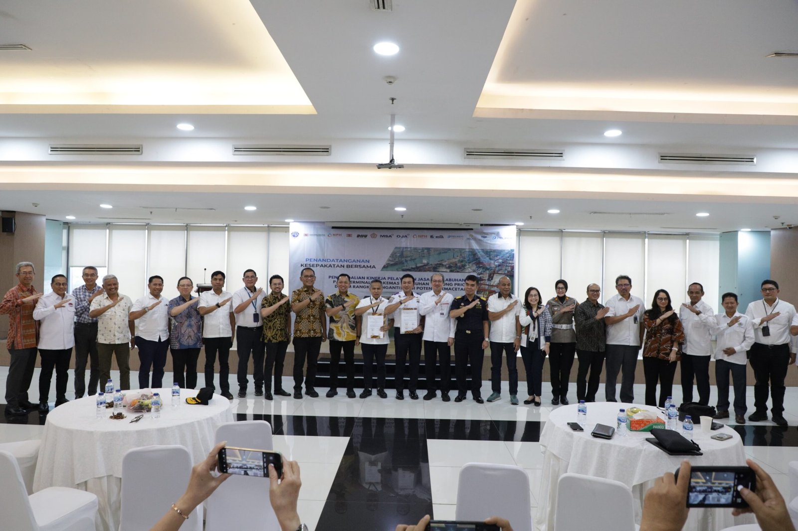 Kesepakatan Bersama untuk Pengendalian Kinerja Pelayanan Jasa Kepelabuhanan di Tanjung Priok