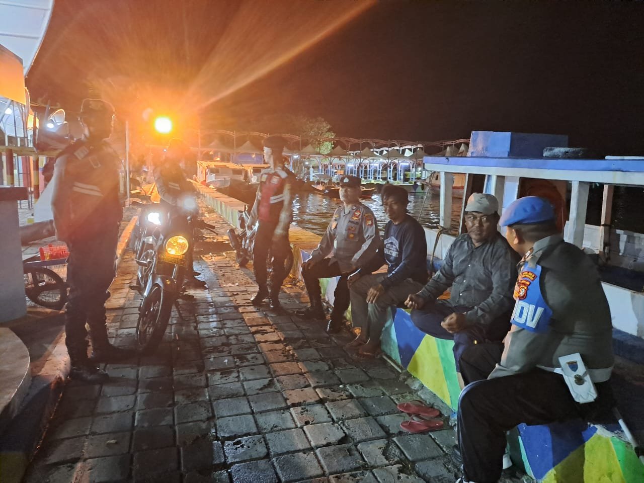 Polsek Kepulauan Seribu Utara Gelar Patroli Malam Dialogis Cegah Gangguan Kamtibmas”