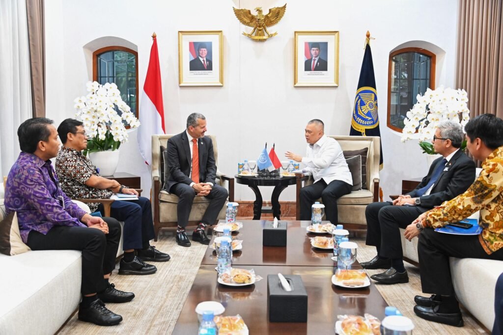 Portal Berita Indonesia dan Dunia Terkini Hari Ini, Update Harian Terbaru, Terlengkap, Tajam, Aktual dan Berimbang. Indonesia: Teladan Maritim Global - Teropong Rakyat