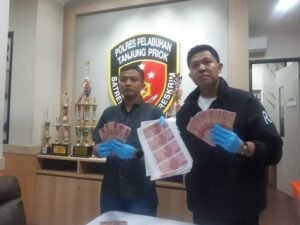 Polisi Gerebek Kos-kosan Produksi Uang Palsu di Bekasi, Satu Pelaku Diamankan - Teropong Rakyat