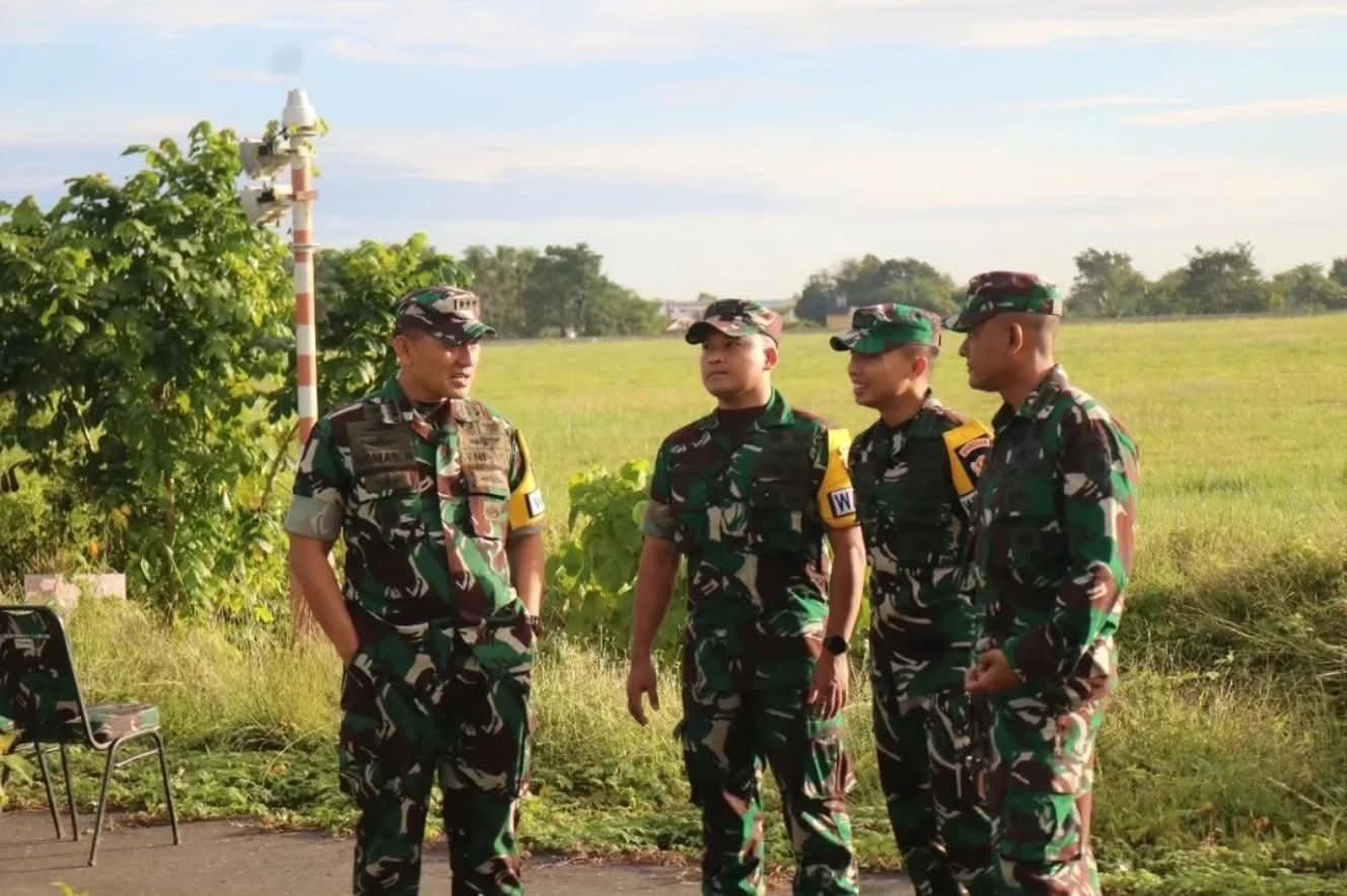 Brigif 3 Kostrad Gelar Latihan Asah Kemampuan Lintas Udara  Terjun Statik di Lanud Hasanuddin
