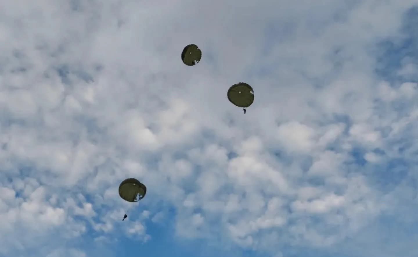 Portal Berita Indonesia dan Dunia Terkini Hari Ini, Update Harian Terbaru, Terlengkap, Tajam, Aktual dan Berimbang. Brigif 3 Kostrad Gelar Latihan Asah Kemampuan Lintas Udara Terjun Statik di Lanud Hasanuddin - Teropong Rakyat