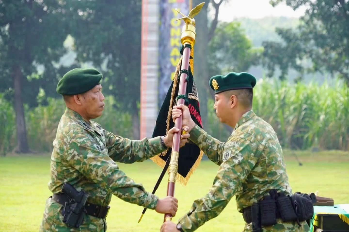 Portal Berita Indonesia dan Dunia Terkini Hari Ini, Update Harian Terbaru, Terlengkap, Tajam, Aktual dan Berimbang. Estafet Kepemimpinan Yonkav 8 Kostrad, Momentum Prestisius Dalam Rangka Regenerasi dan Sinergi Baru - Teropongrakyat.co