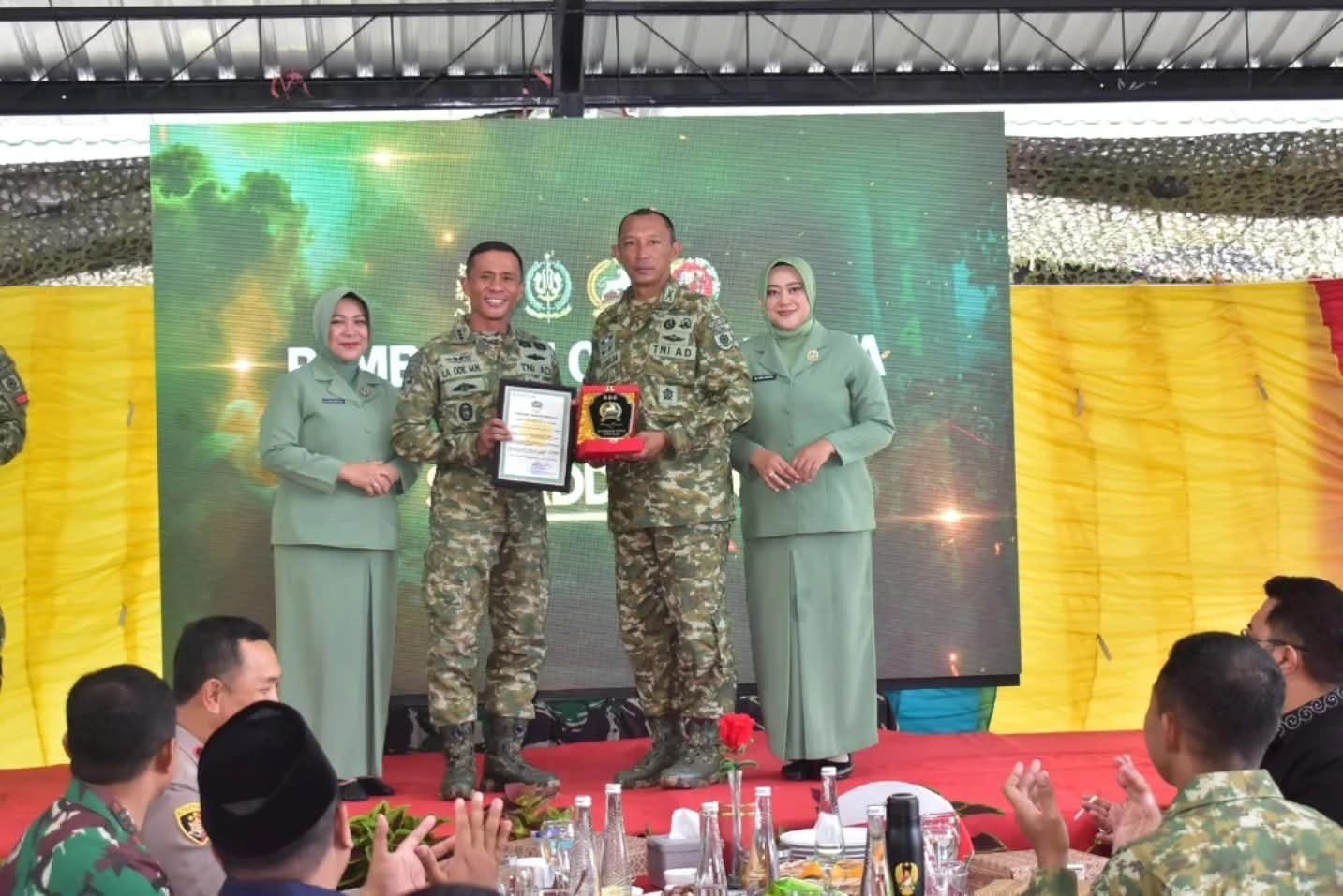 Portal Berita Indonesia dan Dunia Terkini Hari Ini, Update Harian Terbaru, Terlengkap, Tajam, Aktual dan Berimbang. Serah Terima Jabatan Danyonif 514 Kostrad dan Pelepasan pejabat Wadanyonif 515 Kostrad - Teropong Rakyat