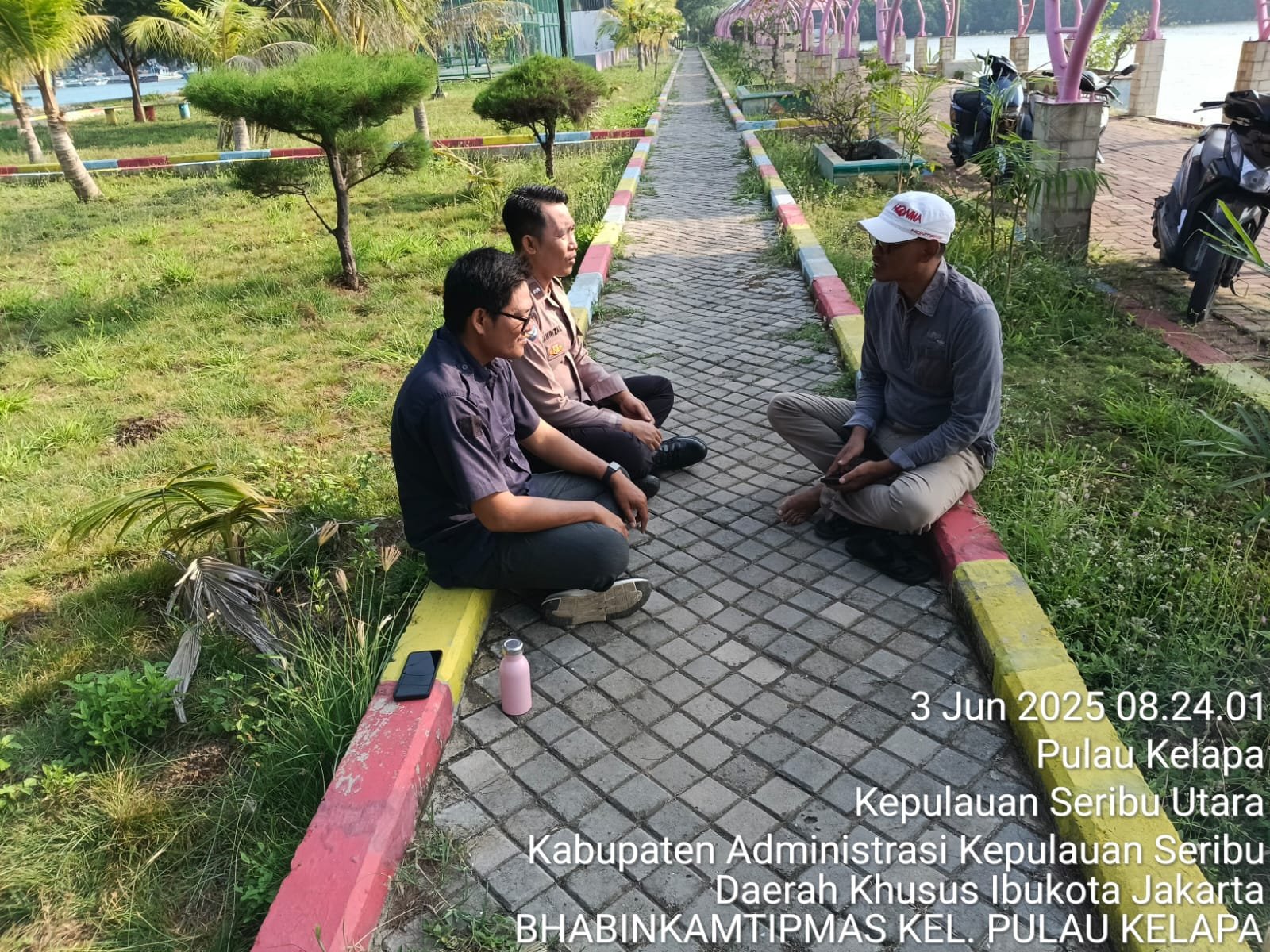 Bhabinkamtibmas Pulau Kelapa Sambangi Tokoh Masyarakat, Tegaskan Sinergi