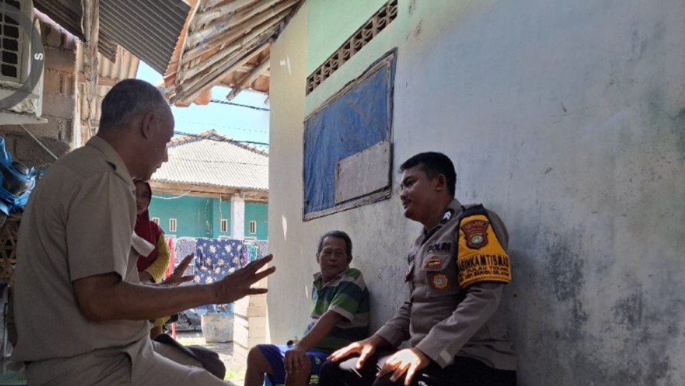 Bhabinkamtibmas Pulau Tidung Ajak Tokoh Masyarakat Perangi Premanisme dan Judi Online
