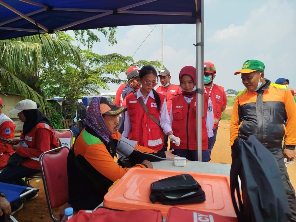 Portal Berita Indonesia dan Dunia Terkini Hari Ini, Update Harian Terbaru, Terlengkap, Tajam, Aktual dan Berimbang. Kapuk Muara dalam Duka, PMI dan Pemerintah Tunjukkan Tangan - Teropong Rakyat
