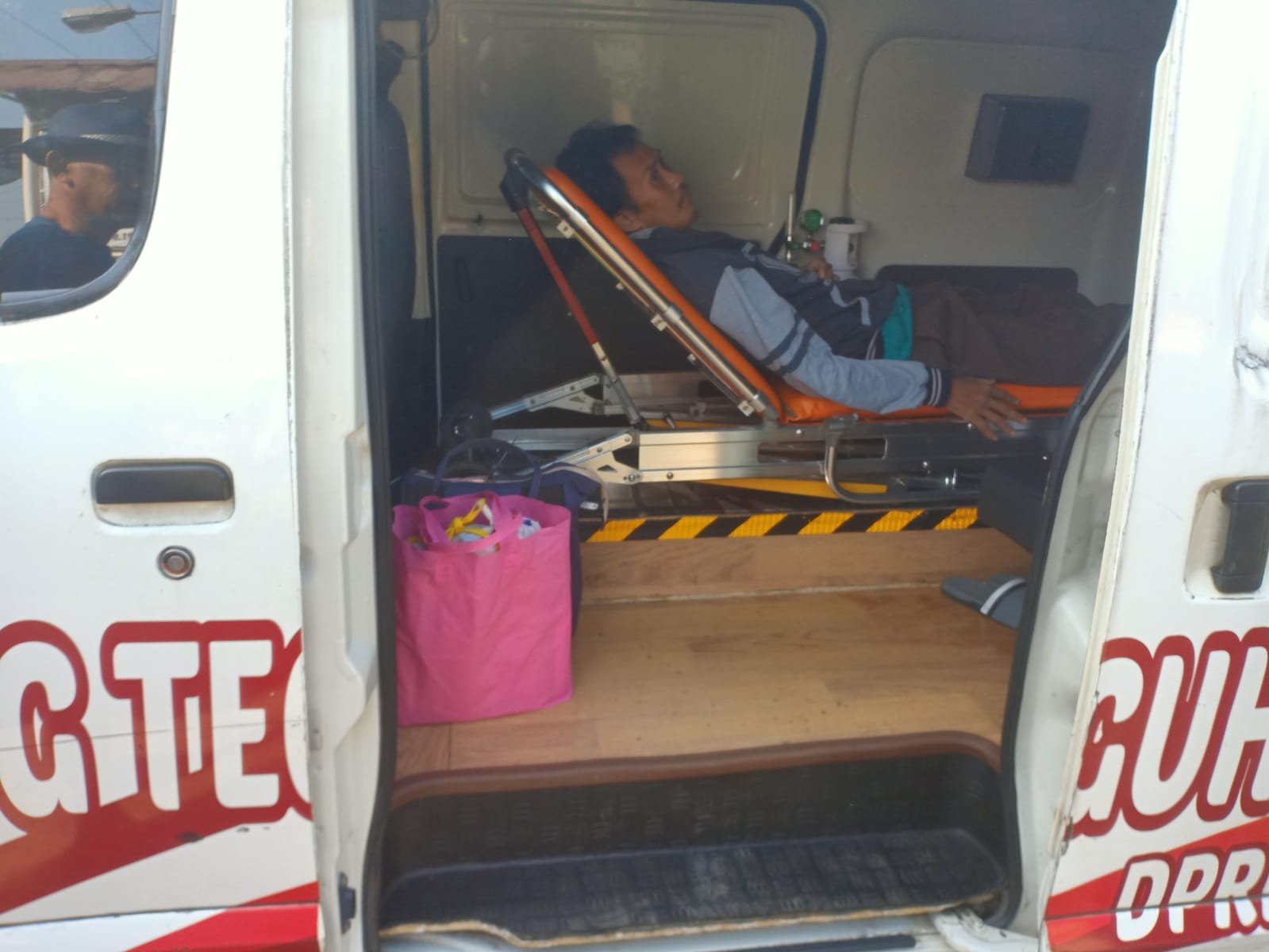 Respon Cepat Pengadaan Ambulans PSI, Selamatkan Warga yang Kritis - Teropong Rakyat