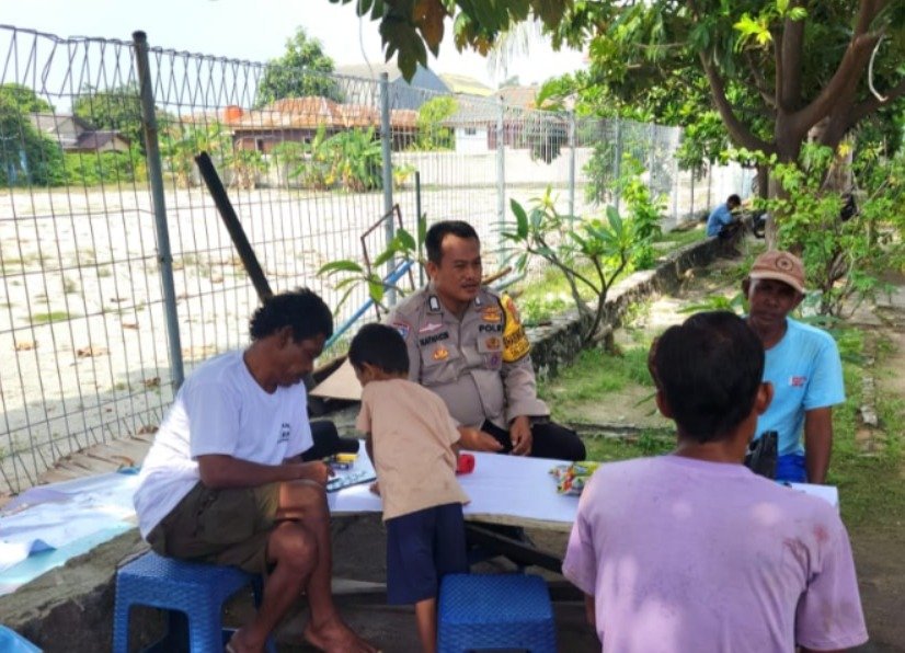 Bhabinkamtibmas Pulau Pramuka Sambangi Tokoh Masyarakat, Ajak Bersama Jaga Keamanan Wilayah