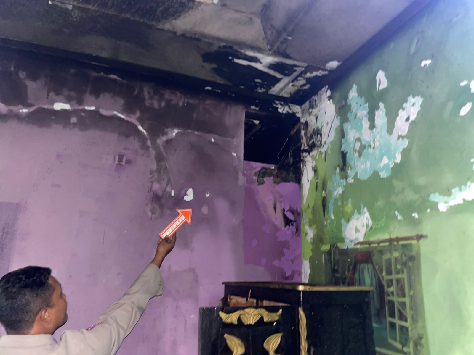 Akibat Korsleting AC, Sebuah Rumah di Kesesi Pekalongan Terbakar - Teropong Rakyat