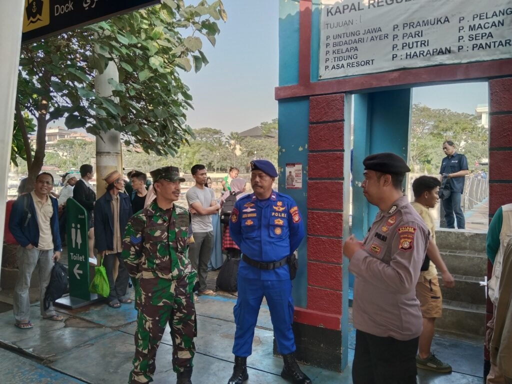 Portal Berita Indonesia dan Dunia Terkini Hari Ini, Update Harian Terbaru, Terlengkap, Tajam, Aktual dan Berimbang. Polres Kepulauan Seribu Bersama TNI dan Instansi Terkait Amankan Keberangkatan Wisatawan di Dermaga Marina Ancol - Teropong Rakyat