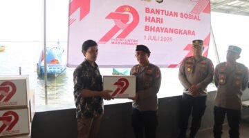 Polres Kepulauan Seribu Gelar Baksos HUT Bhayangkara ke-79, Salurkan Bantuan untuk Warga Pulau