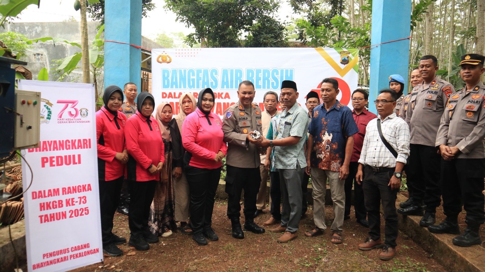 Sambut Hari Bhayangkara Ke-79, Polres Pekalongan Laksanakan Kegiatan Bangfas Air Bersih di Desa Rowolaku - Teropongrakyat.co