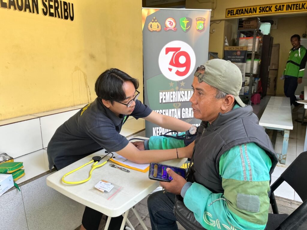 Sambut Hari Bhayangkara ke-79, Pemeriksaan Kesehatan Gratis Digelar untuk Pengemudi Ojek Online  - Teropong Rakyat