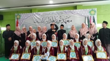 14 Santri Putri Nurul Hidayah Diwisuda, Ustadz: Jangan Pulang Hanya Bawa Ijazah, Tapi Bawa Akhlak!
