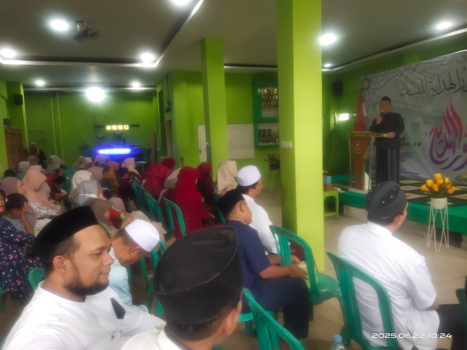 14 Santri Putri Nurul Hidayah Diwisuda, Ustadz: Jangan Pulang Hanya Bawa Ijazah, Tapi Bawa Akhlak! - Teropongrakyat.co