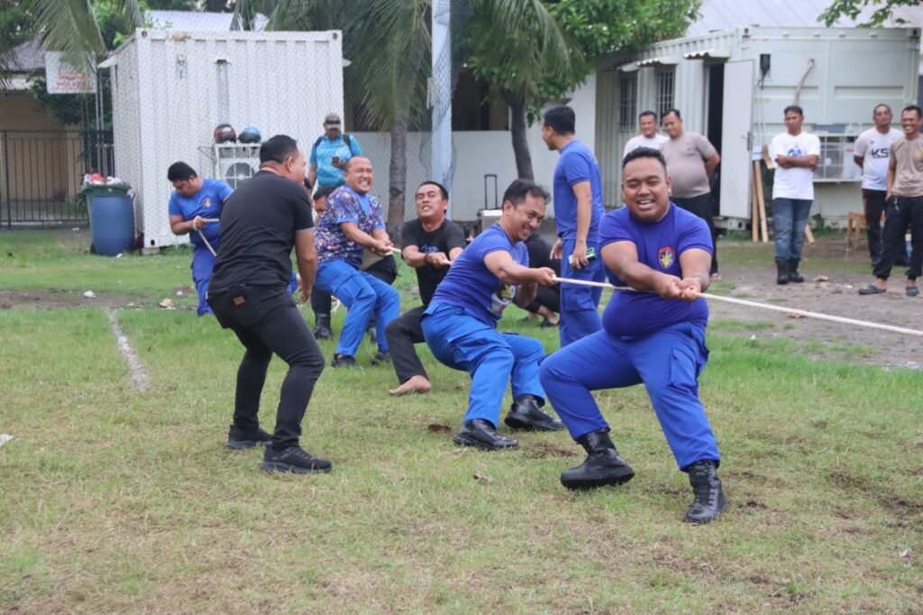 Portal Berita Indonesia dan Dunia Terkini Hari Ini, Update Harian Terbaru, Terlengkap, Tajam, Aktual dan Berimbang. Polsek Kepulauan Seribu Utara Raih Juara Mini Soccer Kapolres Cup 2025, Satpolairud dan Aipda Suhendi Menang di Lomba Tarik Tambang dan Catur - Teropong Rakyat