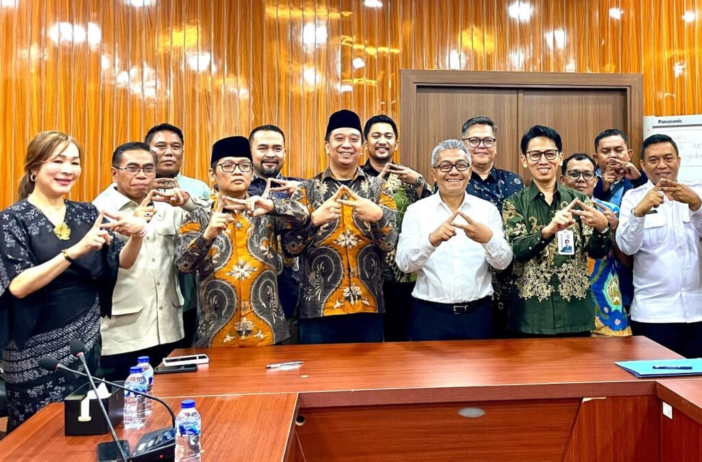 Portal Berita Indonesia dan Dunia Terkini Hari Ini, Update Harian Terbaru, Terlengkap, Tajam, Aktual dan Berimbang. Rangkul FBI, Pendiri Padigital : Teknologi Digital Sebagai Motor Penggerak Utama Bagi Pertumbuhan Ekonomi Desa - Teropong Rakyat