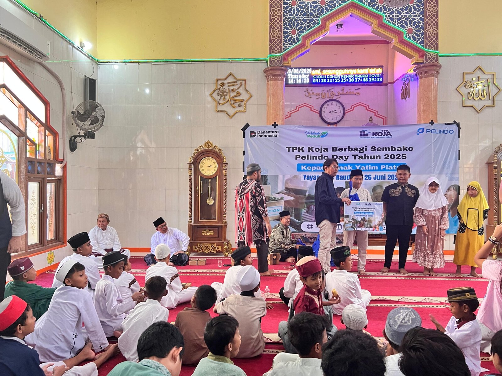 TPK KOJA Hadir Membawa Senyum Untuk 100 Anak Yatim Di Yayasan AR RAUDHAH Dalam Rangkaian Pelindo Day 2025 - Teropongrakyat.co