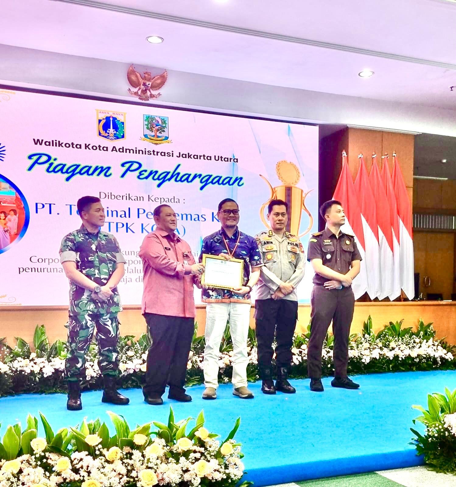 TPK Koja Terima Penghargaan dari Walikota Jakarta Utara atas Inisiatif Penurunan Stunting Melalui Program Pos Gizi Kepiting Baja - Teropongrakyat.co