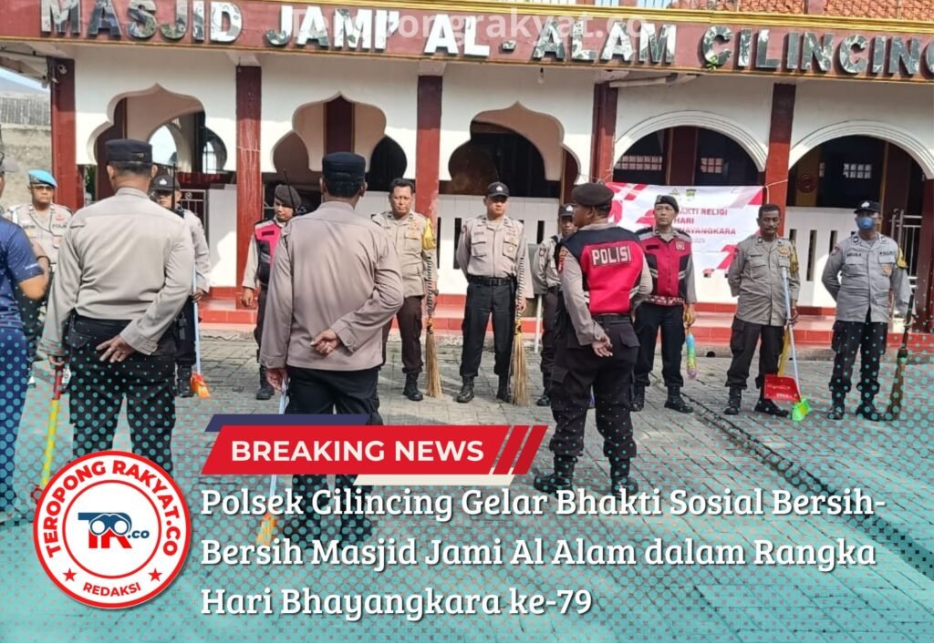 Polsek Cilincing Gelar Bhakti Sosial Bersih-Bersih Masjid Jami Al Alam dalam Rangka Hari Bhayangkara ke-79 - Teropong Rakyat