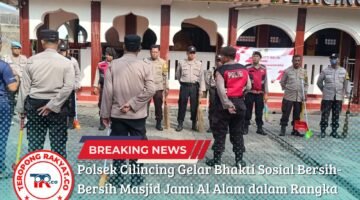 Polsek Cilincing Gelar Bhakti Sosial Bersih-Bersih Masjid Jami Al Alam dalam Rangka Hari Bhayangkara ke-79