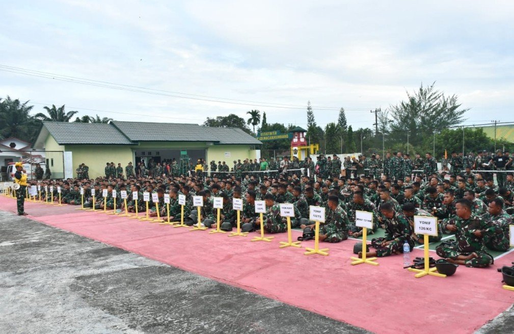Portal Berita Indonesia dan Dunia Terkini Hari Ini, Update Harian Terbaru, Terlengkap, Tajam, Aktual dan Berimbang. Pangdam I/BB Tinjau Lomba Renang Militer Dalam Rangka Memperingati HUT ke-75 Kodam I/BB - Teropongrakyat.co