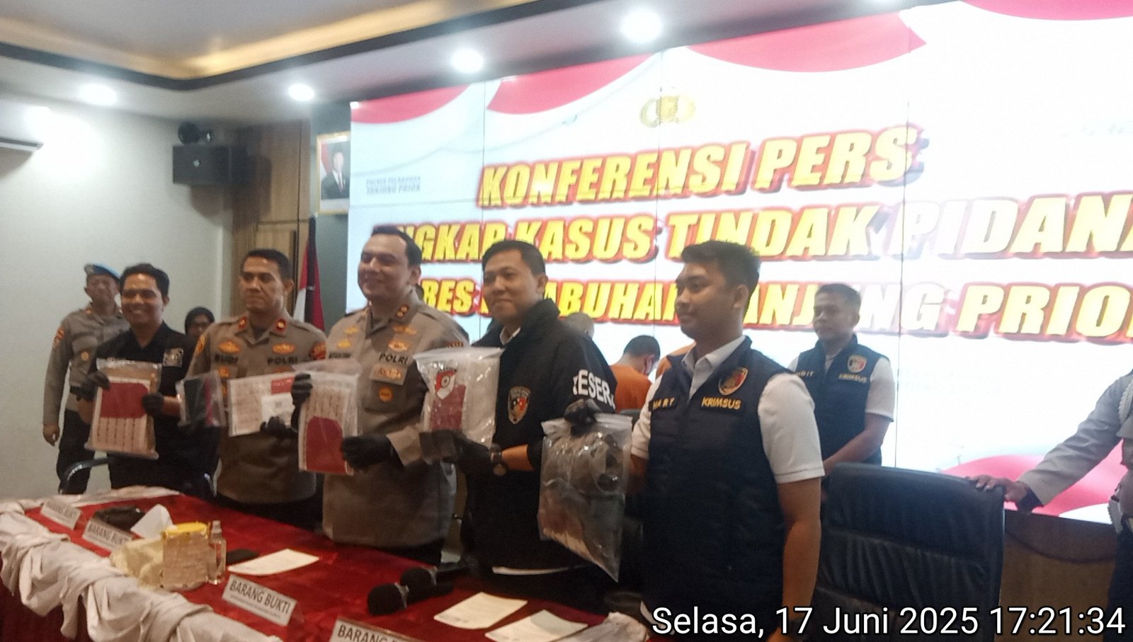 Polres Pelabuhan Tanjung Priok Ungkap Sindikat Pemalsuan Materai dan Buku Nikah, Negara Dirugikan Miliaran Rupiah - Teropongrakyat.co