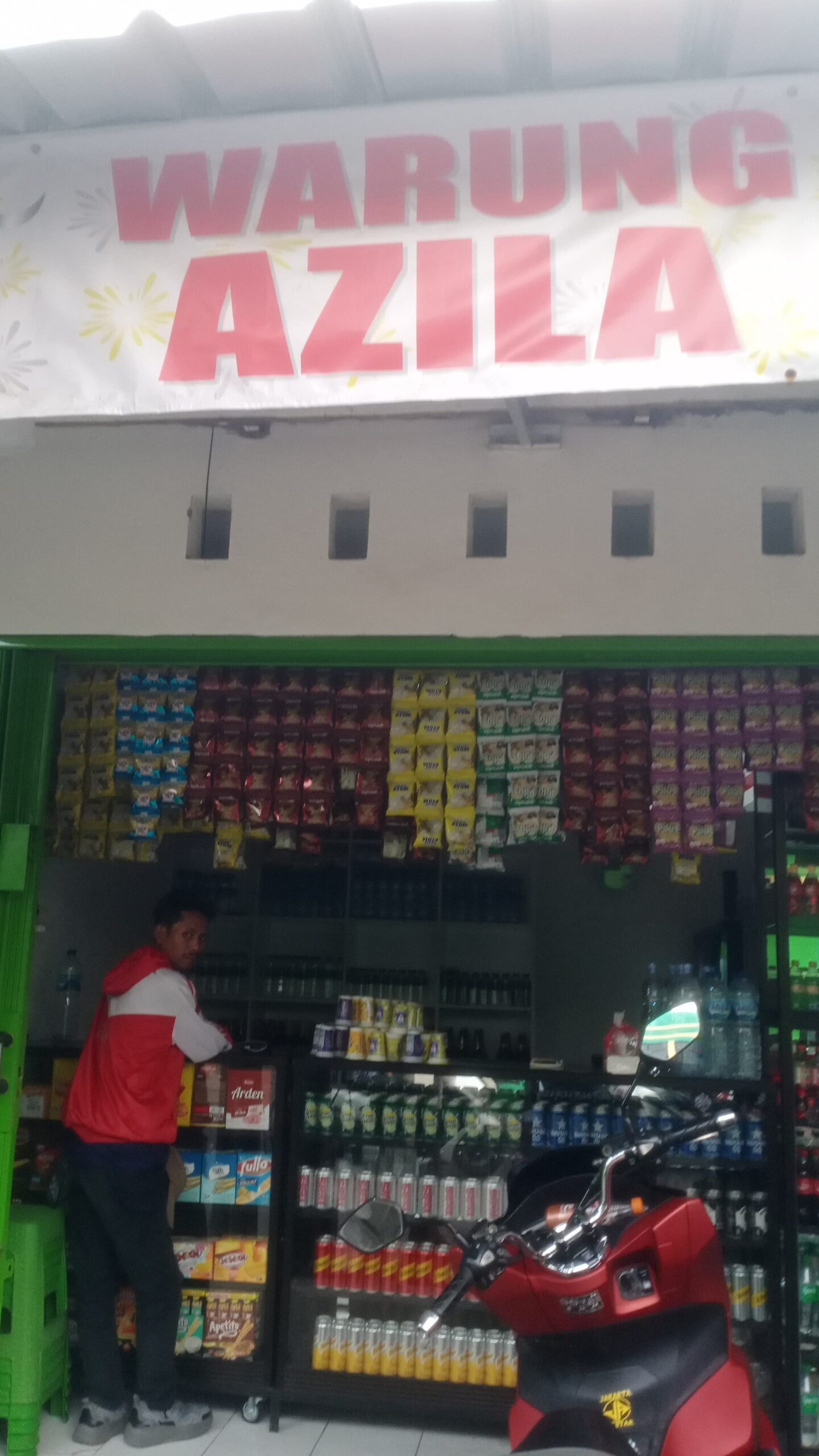 Nekat Buka Toko Miras Tak Berizin di Depan Masjid Bersejarah, Dugaan Kuat Pemilik Merupakan Oknum Anggota Aktif Berseragan